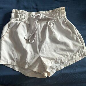 High-Waisted Cream Paperbag Shorts - Excellent Condition (Size M)